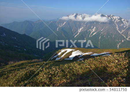 早晨Tanigawadake從馬蹄形的山看到。 早晨Tanigawadake從馬蹄形的山看到。 54811750