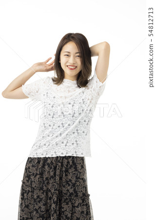 A woman in his tw A woman in his tw 54812713