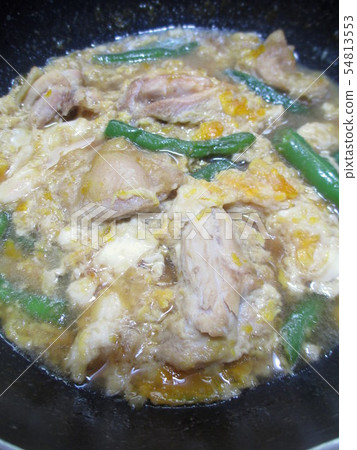 牡蠣碗的成分在煎鍋煮沸了 54813553