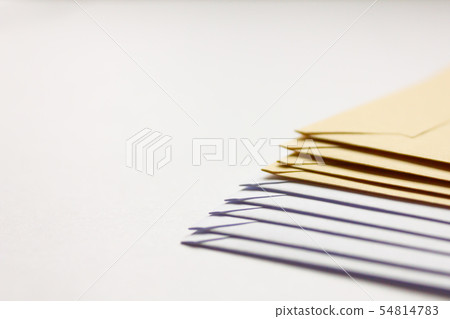 布朗信封和白色信封 布朗信封和白色信封 54814783