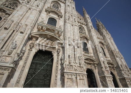 Piazza del Duomo milano cathedral church blue sky Piazza del Duomo milano cathedral church blue sky 54815401