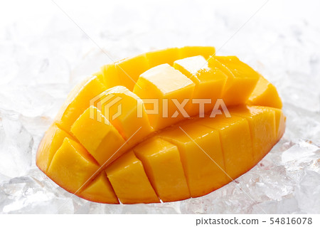 Ripe mango cut Ripe mango cut 54816078