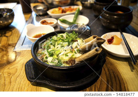 排骨湯撒上蔥 排骨湯撒上蔥 54818477