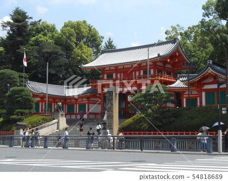 Main gate of Gion Yasaka Shrine Main gate of Gion Yasaka Shrine 54818689