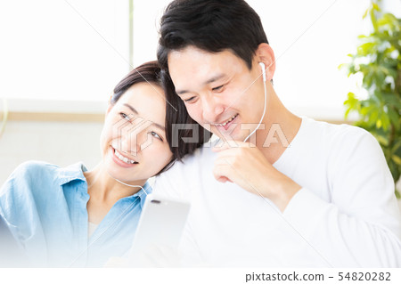 Couple couple smartphone earphone Couple couple smartphone earphone 54820282