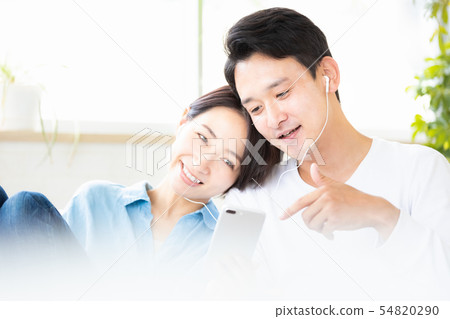 Couple couple smartphone earphone Couple couple smartphone earphone 54820290