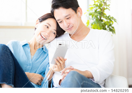 Couple couple smartphone earphone Couple couple smartphone earphone 54820295