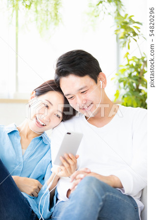 Couple couple smartphone earphone Couple couple smartphone earphone 54820296