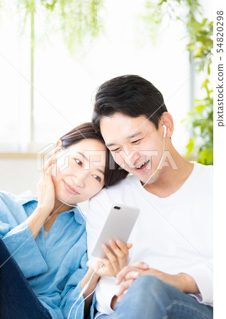 Couple couple smartphone earphone Couple couple smartphone earphone 54820298