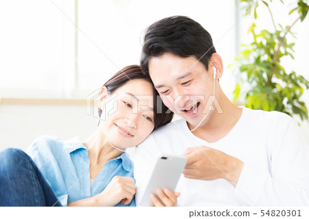 Couple couple smartphone earphone Couple couple smartphone earphone 54820301