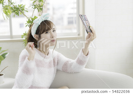 自拍的女人 自拍的女人 54822036