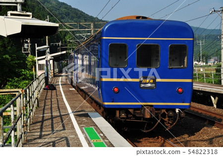 北陸幹線，限時快速日本海經過Minami-Imanada站（EF 81表+ 24系列） 54822318