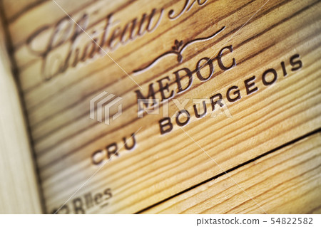 Bordeaux wine wooden box Bordeaux wine wooden box 54822582