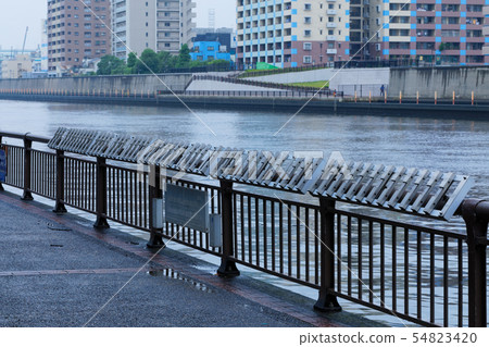Glocken and iron fences installed in the Sumida River balustrade near Arakawa Amusement Park Glocken and iron fences installed in the Sumida River balustrade near Arakawa Amusement Park 54823420