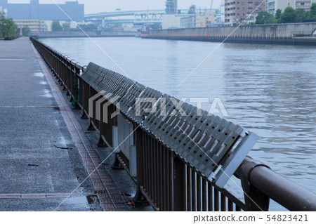 Glocken and iron fences installed in the Sumida River balustrade near Arakawa Amusement Park Glocken and iron fences installed in the Sumida River balustrade near Arakawa Amusement Park 54823421