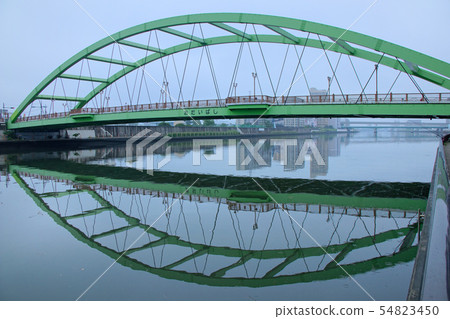 Landscape that shines on Odai Bridge and river surface Landscape that shines on Odai Bridge and river surface 54823450