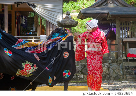 Ueno Shishi dance Shishi Otsu Ofuku (Wakayama designated Intangible Folk Cultural Property Tomisato Kasuga Shrine) Ueno Shishi dance Shishi Otsu Ofuku (Wakayama designated Intangible Folk Cultural Property Tomisato Kasuga Shrine) 54823694