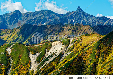 The ridge of autumn leaves seen from Yokodori dake and Mt. 54824521