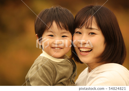 笑臉父母和孩子 笑臉父母和孩子 54824821