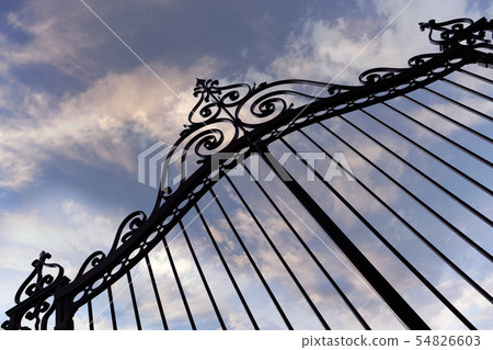 Facing a metal gate Facing a metal gate 54826603