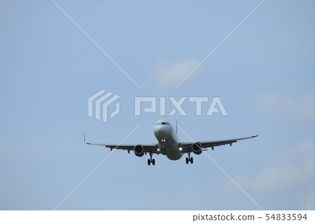 一架飛機 54833594