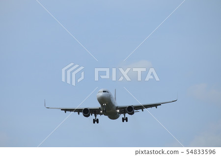 一架飛機 54833596