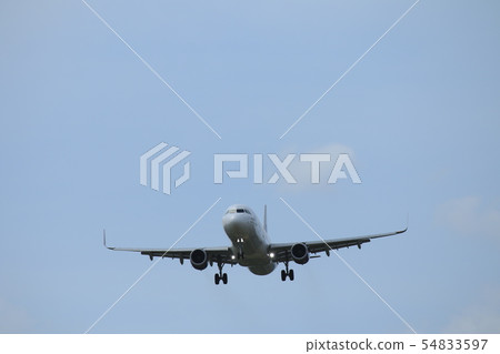 一架飛機 54833597