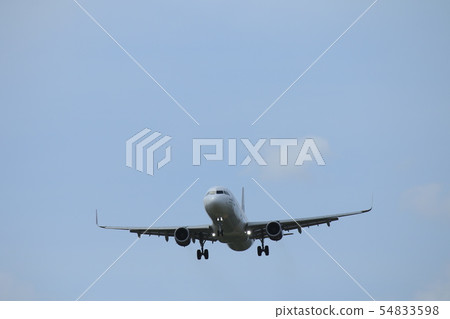 一架飛機 54833598