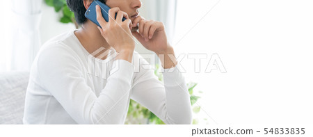 A man who makes a phone call 54833835