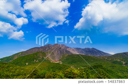 [Kagoshima City] Kirishima Sabae Bay National Park "Sakurajima" Look at the crater of Sakurajima from the Yunohira Observatory 54837863