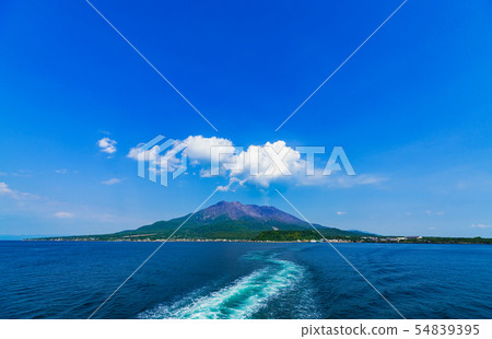 [櫻島的形象] [交通圖像]連接鹿兒島市和櫻島（生活路線）的櫻島渡輪的醒來 54839395