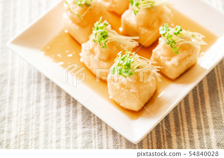 Grated ponzu sauce with a bite of deep-fried oil 54840028