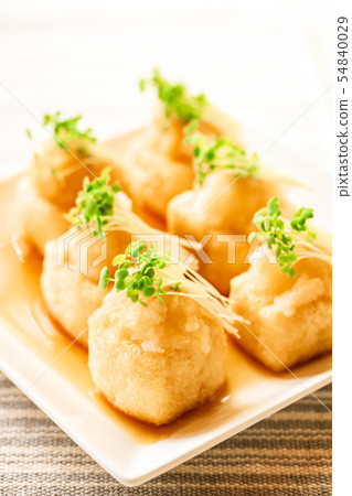 Grated ponzu sauce with a bite of deep-fried oil 54840029