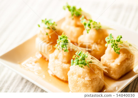 Grated ponzu sauce with a bite of deep-fried oil 54840030