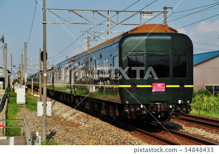 北陸幹線,有限快車暮光快車經過西高岡站(EF 81表+ 24系列) 北陸幹線,有限快車暮光快車經過西高岡站(EF 81表+ 24系列) 54848433