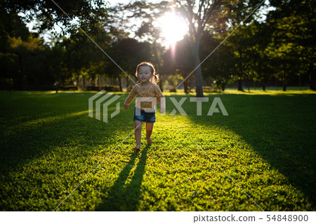 Girls playing barefoot 54848900