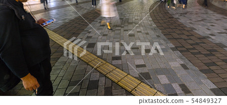 東京都市風景在日本有樂町車站前（中央出口）俯瞰街道（街道上沒有吸煙區） 54849327