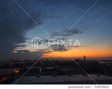 Sunset view of the factory area from Kawasaki Marien Sunset view of the factory area from Kawasaki Marien 54850682