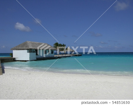 漂浮在海上的小屋 54851630