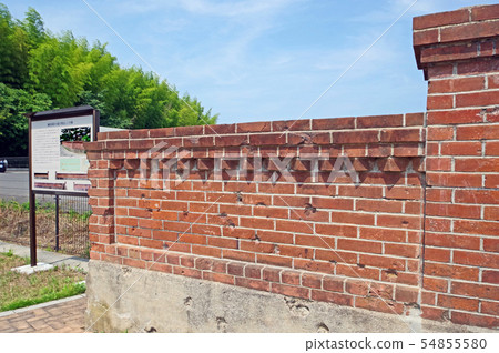 A brick fence with a trace of gunshots 54855580