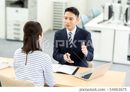 年輕女子(諮詢) 年輕女子(諮詢) 54863675