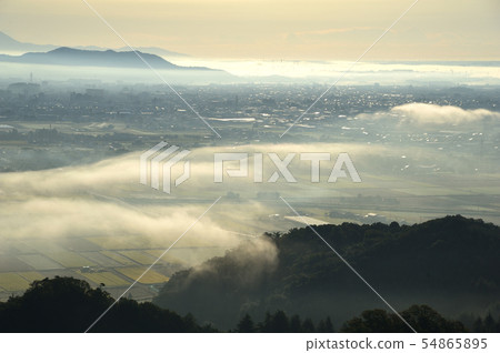 The morning misty Kanto plain seen from the large and small mountain south side peaks and the distant Mt. Mitaka and Mt. Tsukuba 54865895