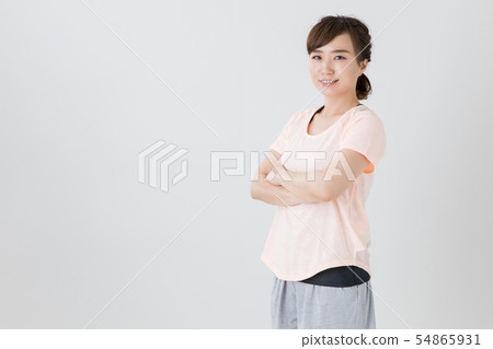 運動裝的女性 54865931