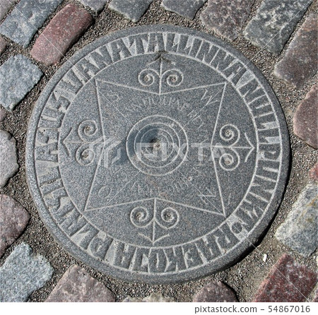 圓形石頭,方向在Talin Laekoya廣場 圓形石頭,方向在Talin Laekoya廣場 54867016