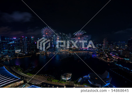 新加坡夜景和煙花 54868645