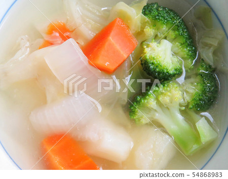 與許多成分的蔬菜湯 54868983