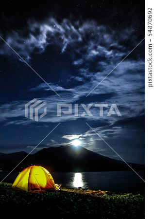 帳篷,月亮和星星 帳篷,月亮和星星 54870692