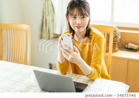 女智能手機家庭生活 女智能手機家庭生活 54875548
