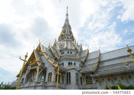 寺廟“Wat Sathorn”在Chachongsao省，泰國 54875881