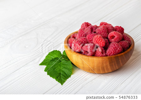 raspberries in bowl 54876333